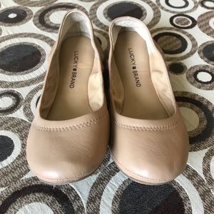 Nude flats
